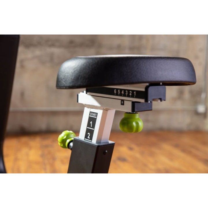 SportsArt ECO-POWR™ G574U profesionalus Upright dviratis