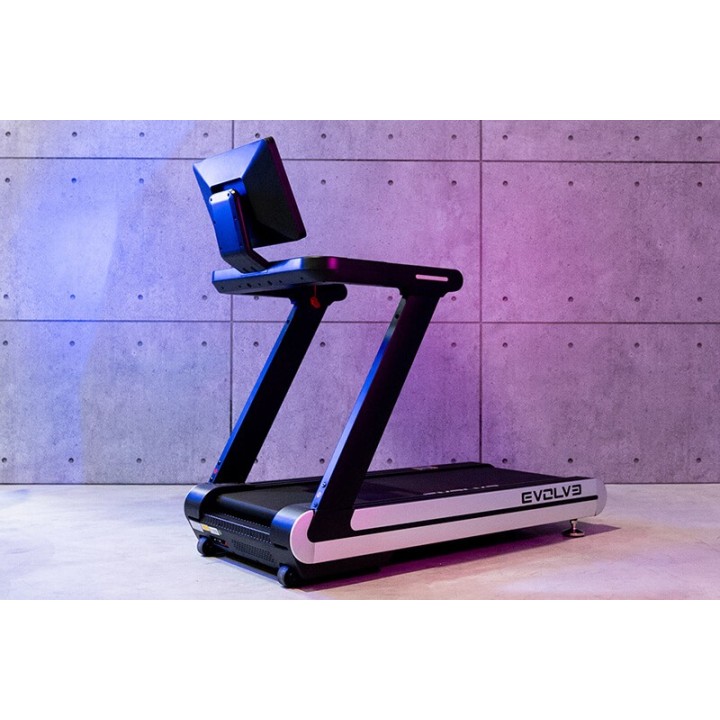Evolve bėgimo takelis su 18.5'' TFT konsole