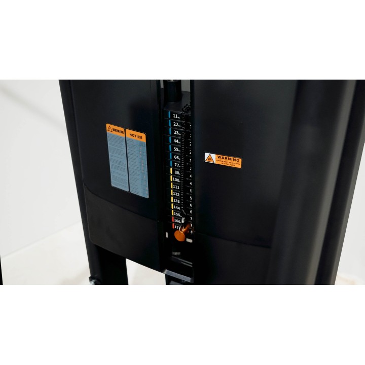 Evolve Ultra serijos Selectorized Assisted Chin / Dip treniruoklis