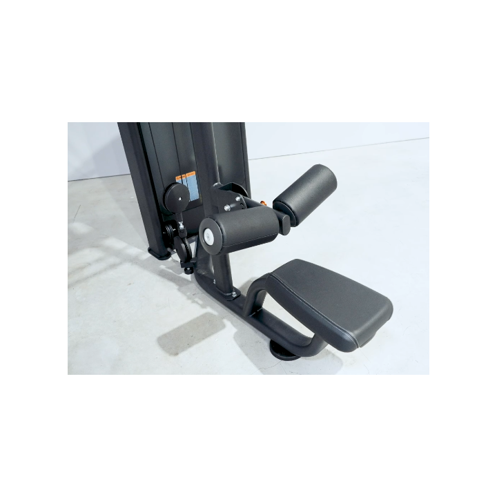 Evolve Ultra serijos selektorizuotas vertikalios traukos (Lat Pulldown) treniruoklis