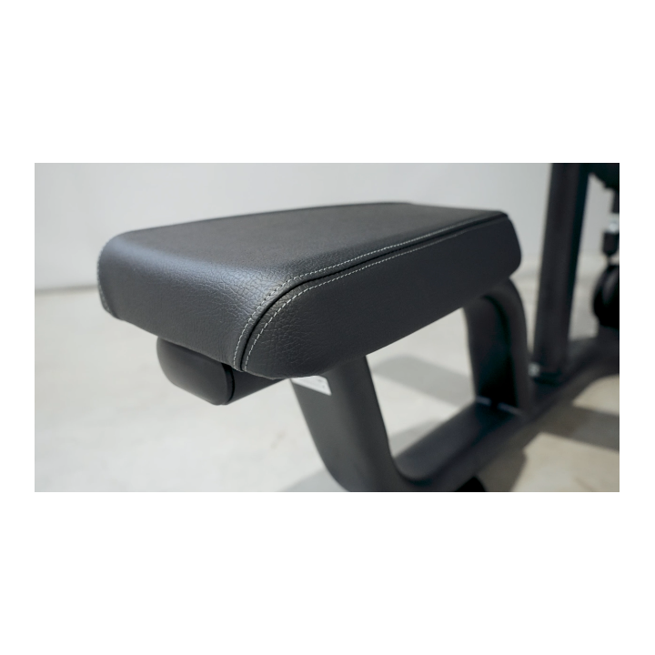 Evolve Ultra serijos selektorizuotas vertikalios traukos (Lat Pulldown) treniruoklis