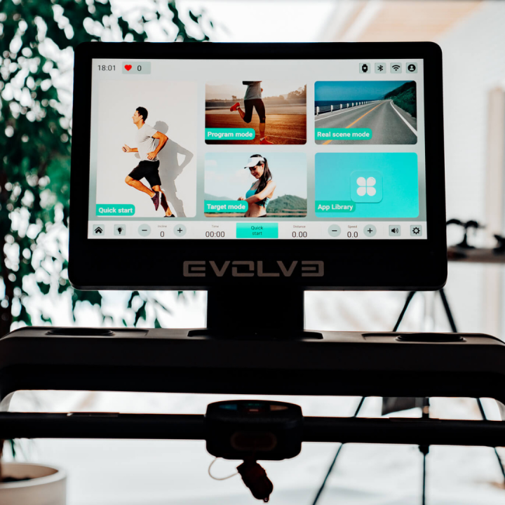 Evolve bėgimo takelis su 23,8'' TFT konsole (EV-TM-HT-300-TFT)