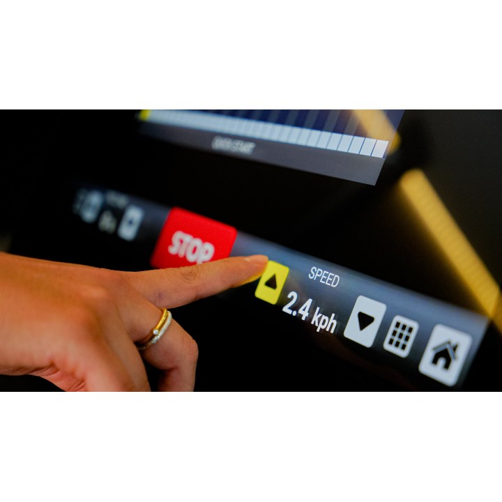 Evolve Econ Series bėgimo takelis su 21,5 colio konsole ir 48 % įkalne, TM-HT-225-TFT