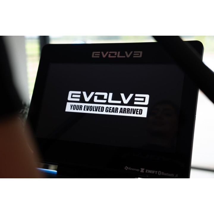 Evolve Econ Series bėgimo takelis su 21,5 colio konsole ir 48 % įkalne, TM-HT-225-TFT
