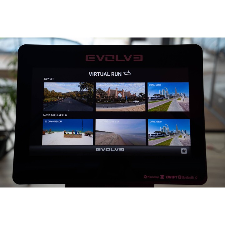 Evolve Econ Series bėgimo takelis su 21,5 colio konsole ir 48 % įkalne, TM-HT-225-TFT