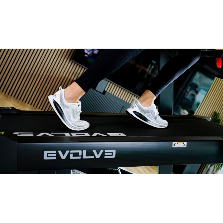 Evolve Econ Series bėgimo takelis su LED konsole ir 48 % įkalne, TM-HT-225-LED