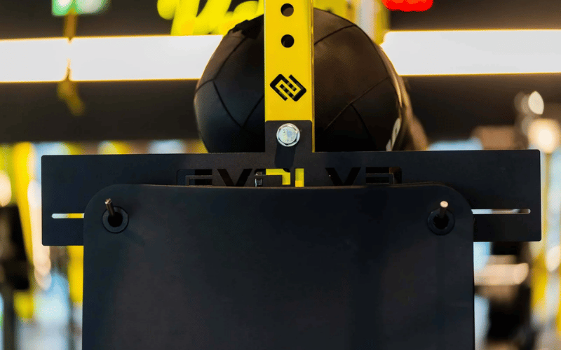 Evolve reguliuojamas kilimėlių laikiklio tvirtinimo priedas