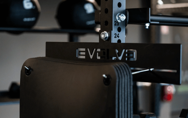 Evolve reguliuojamas kilimėlių laikiklio tvirtinimo priedas